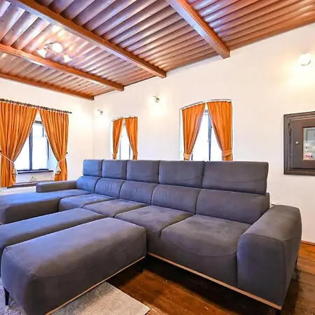 Kozler Estate - Historic & Private וילה